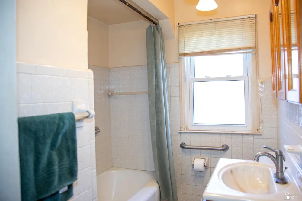 15708 Goddard Road Allen Park City, MI 48101