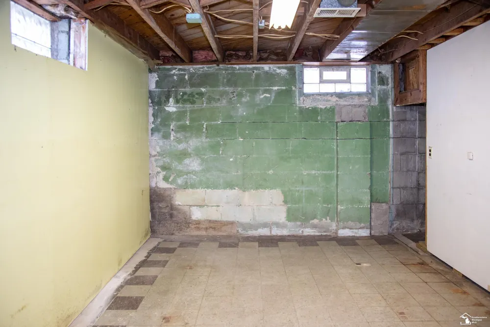 15708 Goddard Road Allen Park City, MI 48101