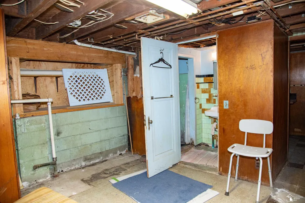 15708 Goddard Road Allen Park City, MI 48101