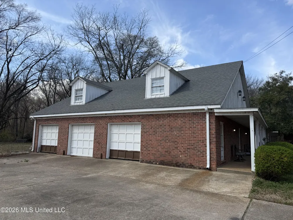 2110 Carol Street Greenville, MS 38703