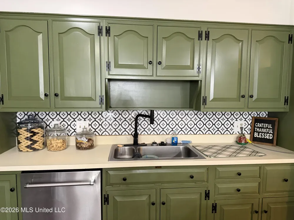 2110 Carol Street Greenville, MS 38703