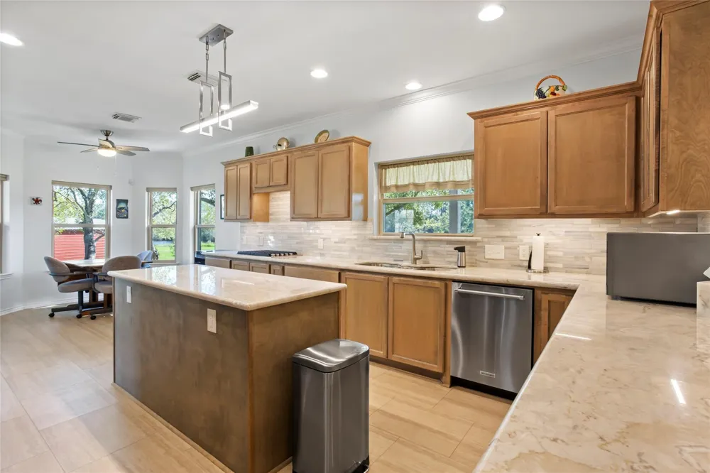 860 Fm-517 E Dickinson, TX 77539