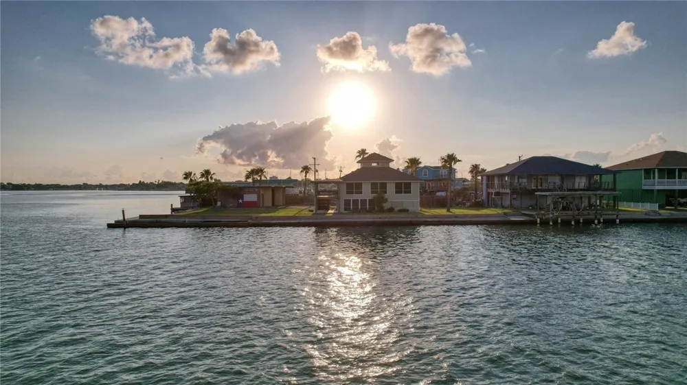 100 Bayshore Drive Ingleside on the Bay, TX 78362