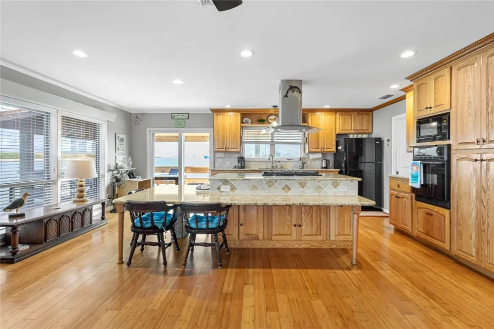 100 Bayshore Drive Ingleside on the Bay, TX 78362