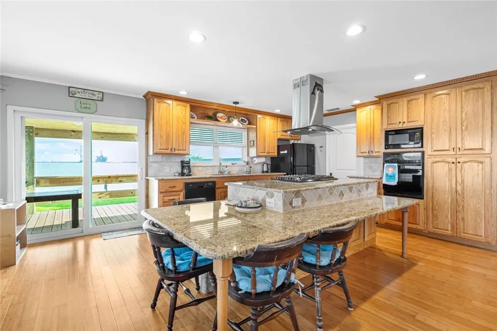100 Bayshore Drive Ingleside on the Bay, TX 78362