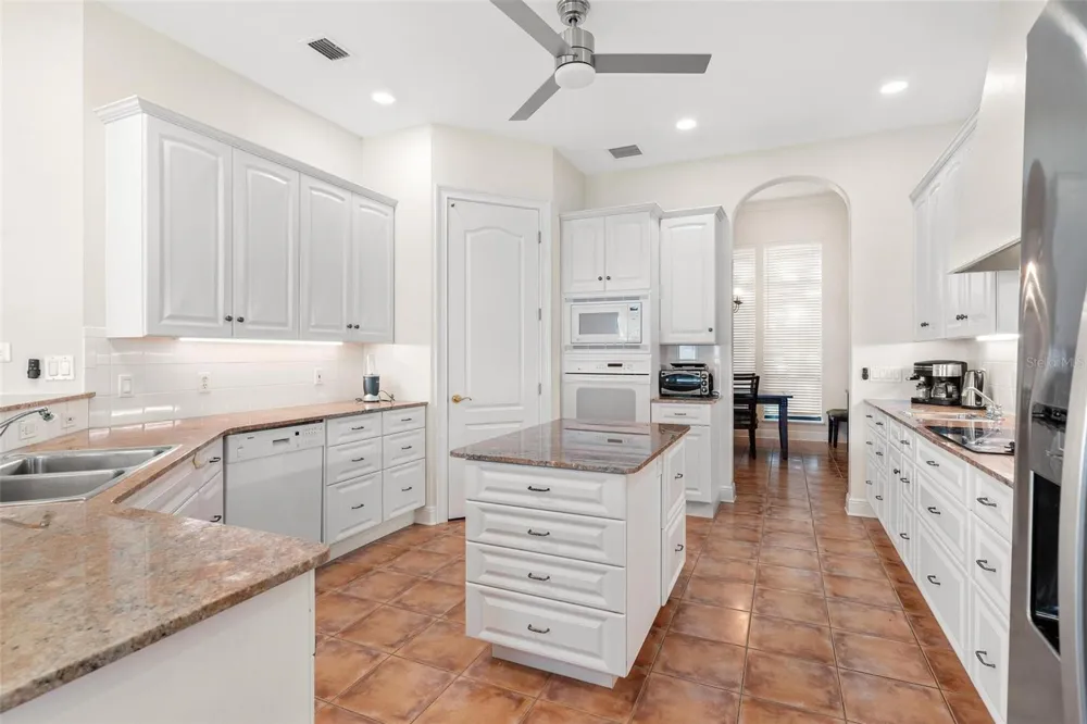 38230 YALE CIRCLE Leesburg, FL 34788