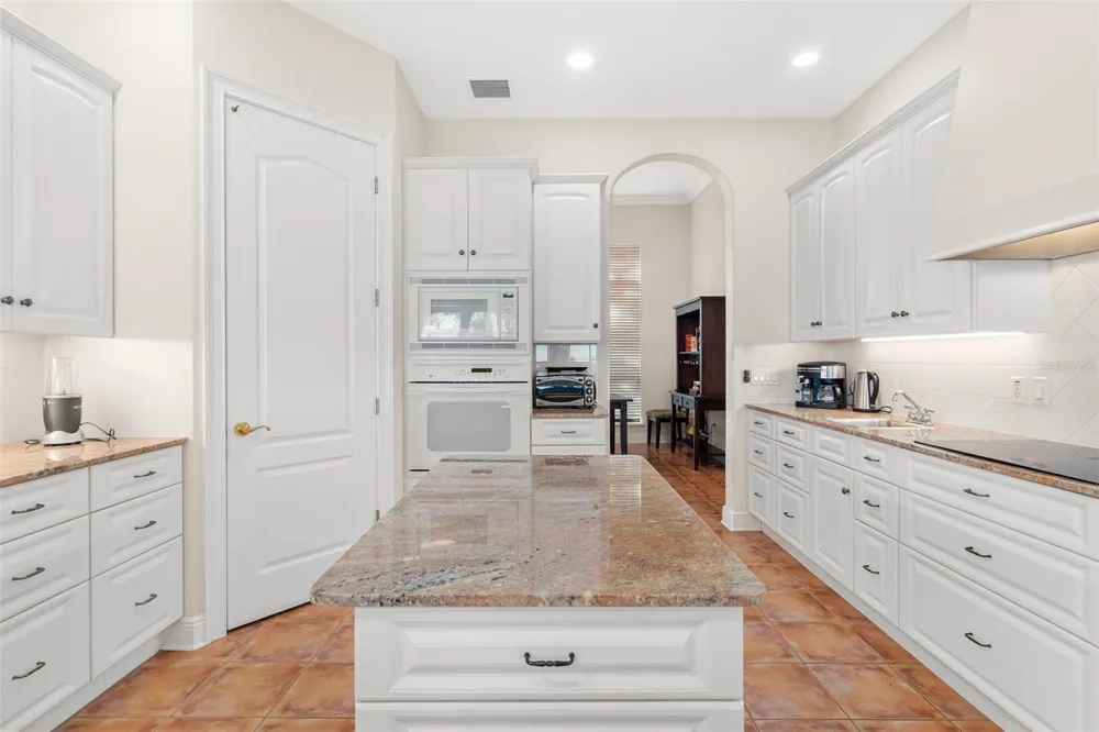 38230 YALE CIRCLE Leesburg, FL 34788