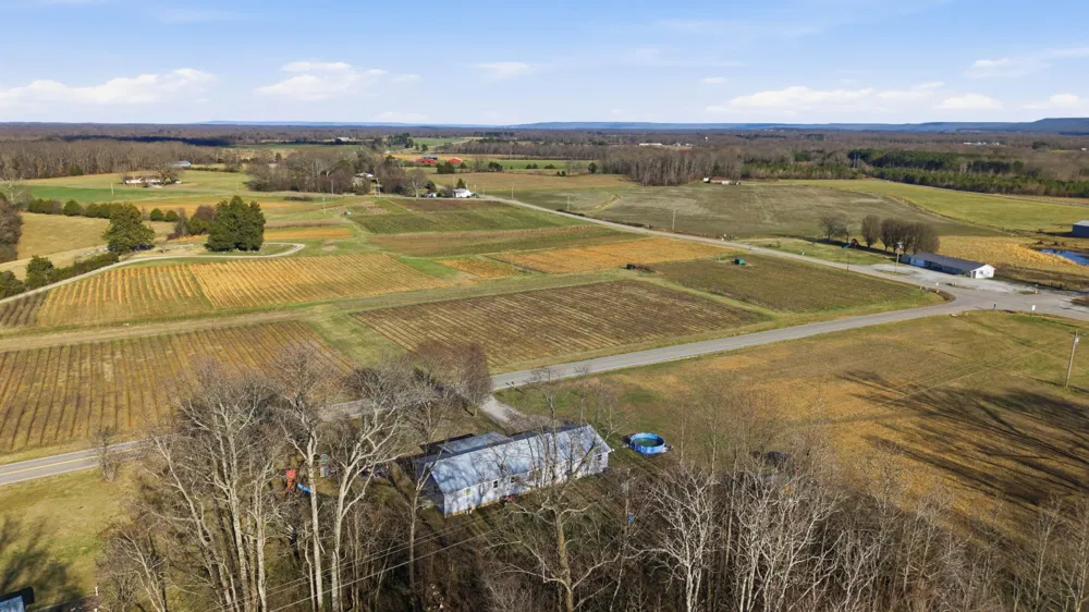 105 Farris Creek Bridge Rd Belvidere, TN 37306