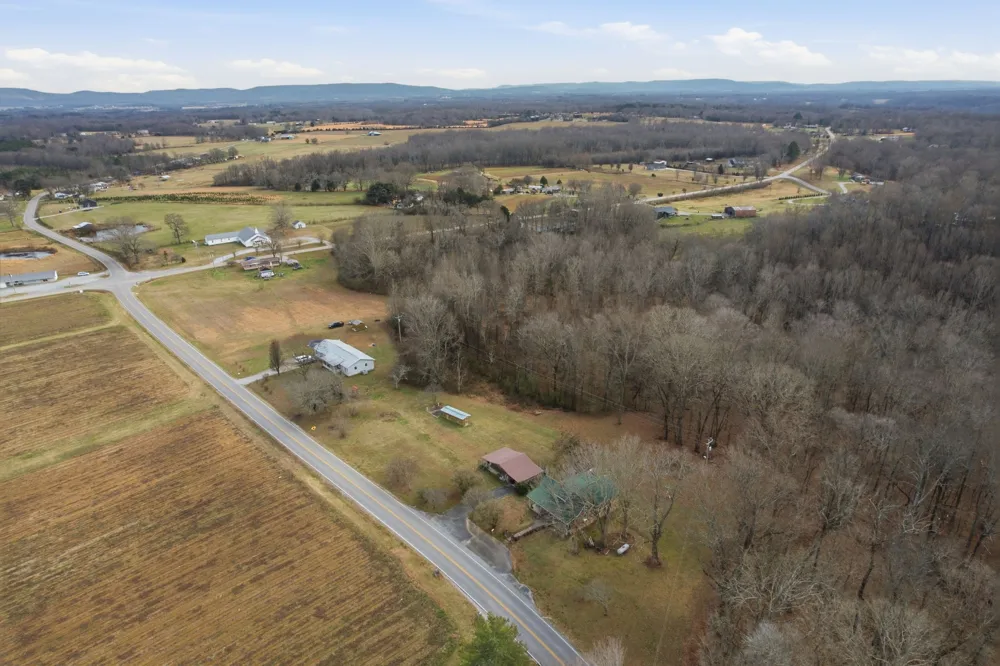 105 Farris Creek Bridge Rd Belvidere, TN 37306