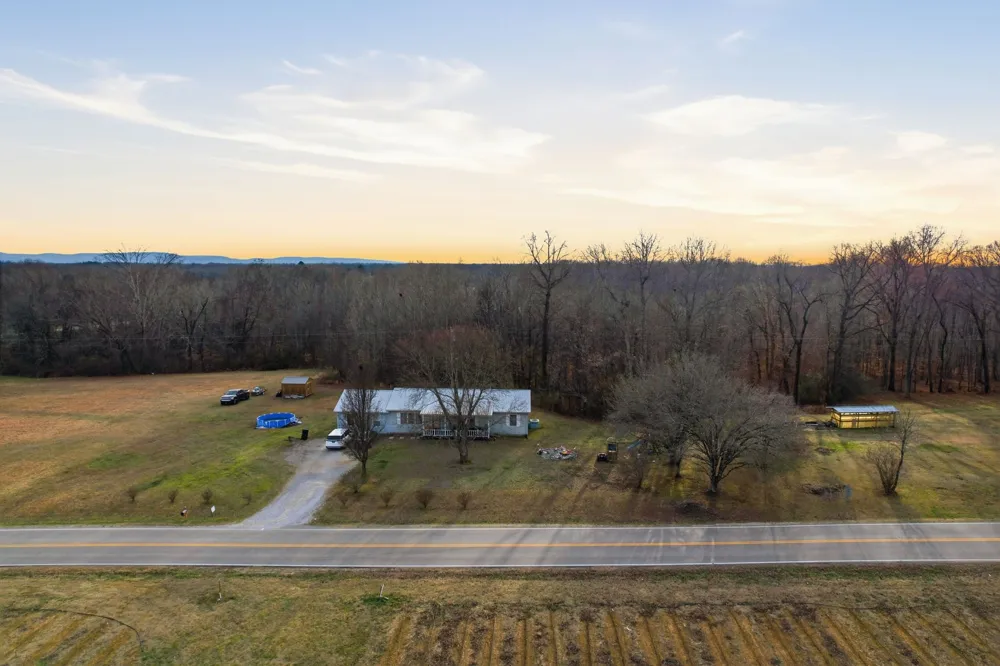 105 Farris Creek Bridge Rd Belvidere, TN 37306