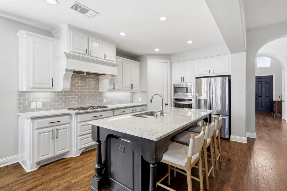 1008 W Bluff Way Roanoke, TX 76262