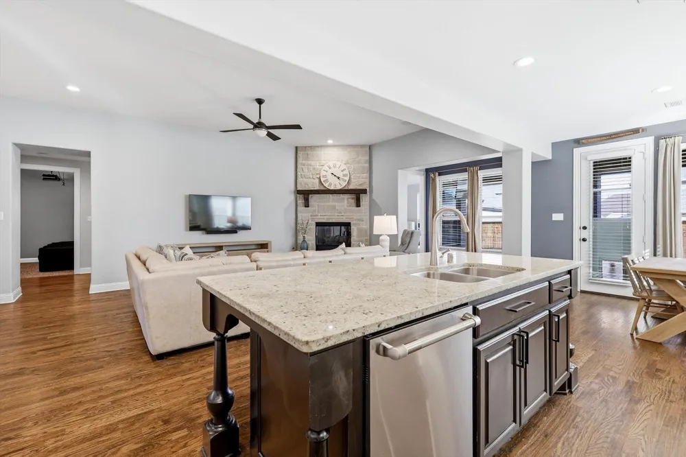 1008 W Bluff Way Roanoke, TX 76262