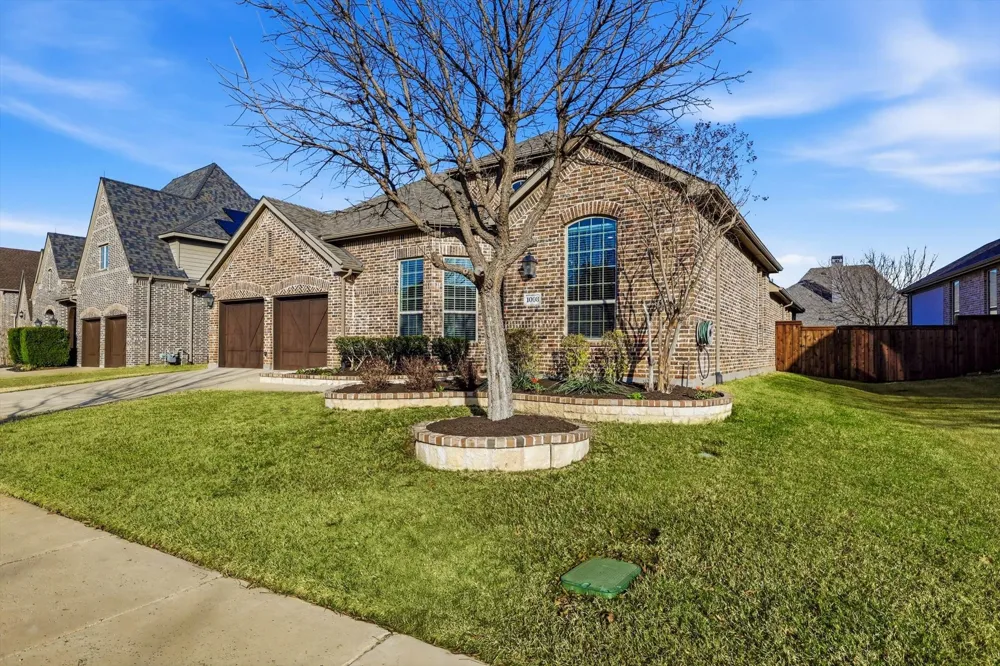 1008 W Bluff Way Roanoke, TX 76262
