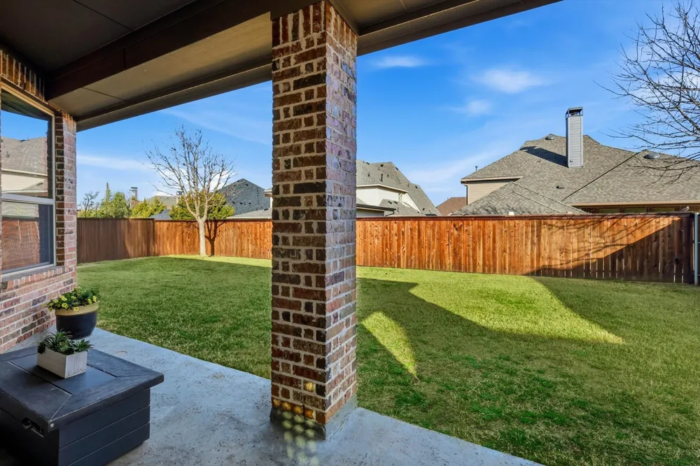 1008 W Bluff Way Roanoke, TX 76262