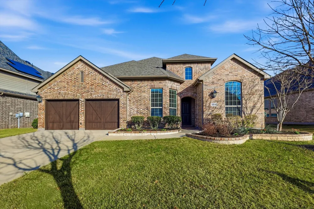 1008 W Bluff Way Roanoke, TX 76262