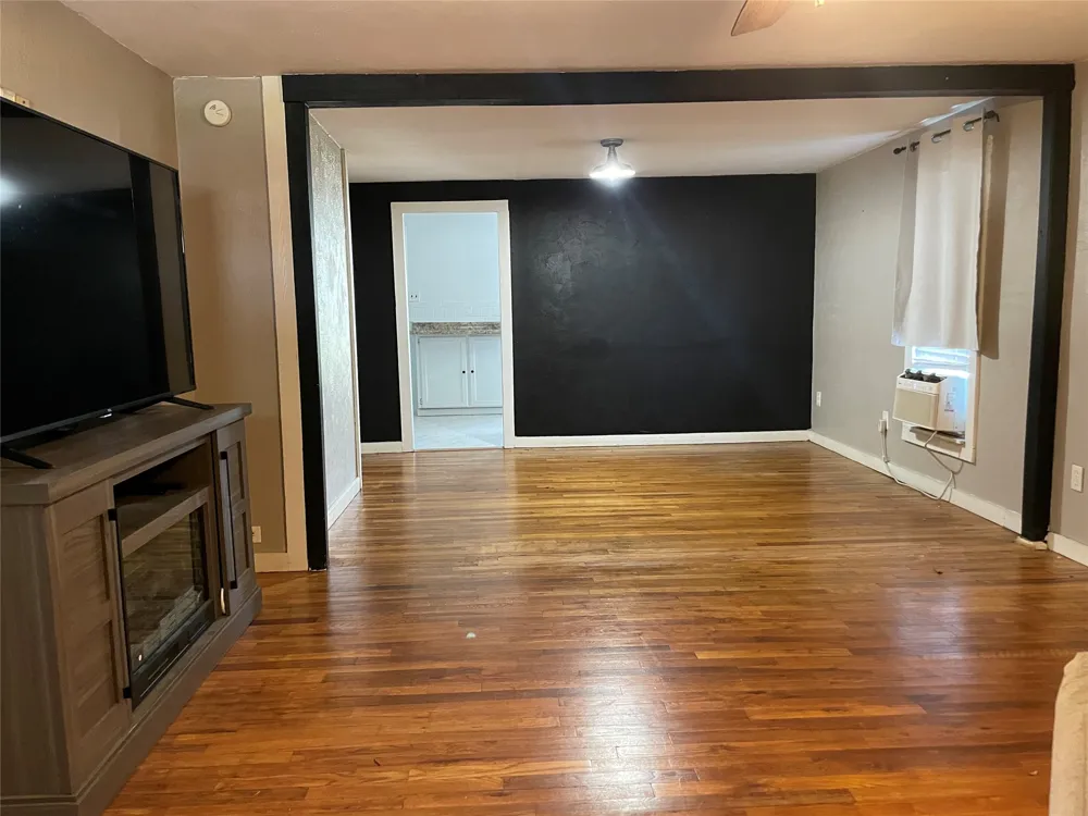 110 S Hubbard Street Alvord, TX 76225