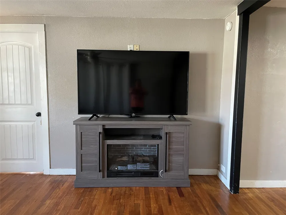 110 S Hubbard Street Alvord, TX 76225