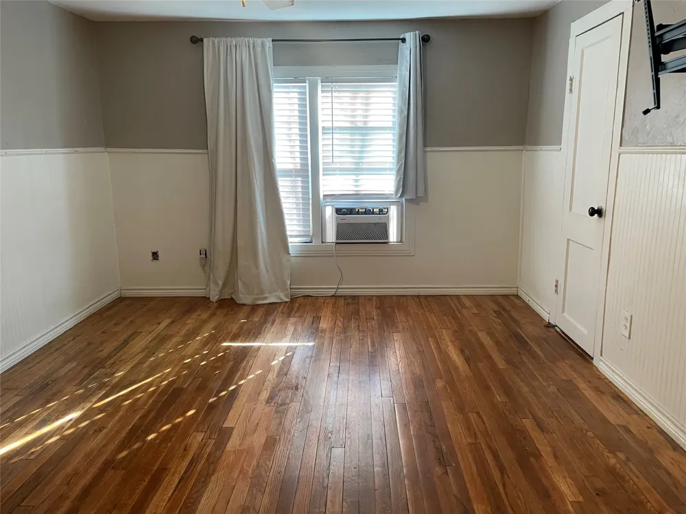 110 S Hubbard Street Alvord, TX 76225