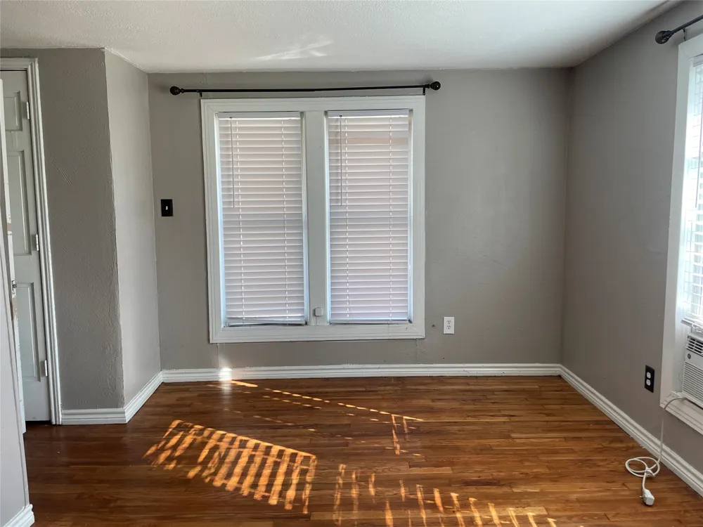 110 S Hubbard Street Alvord, TX 76225