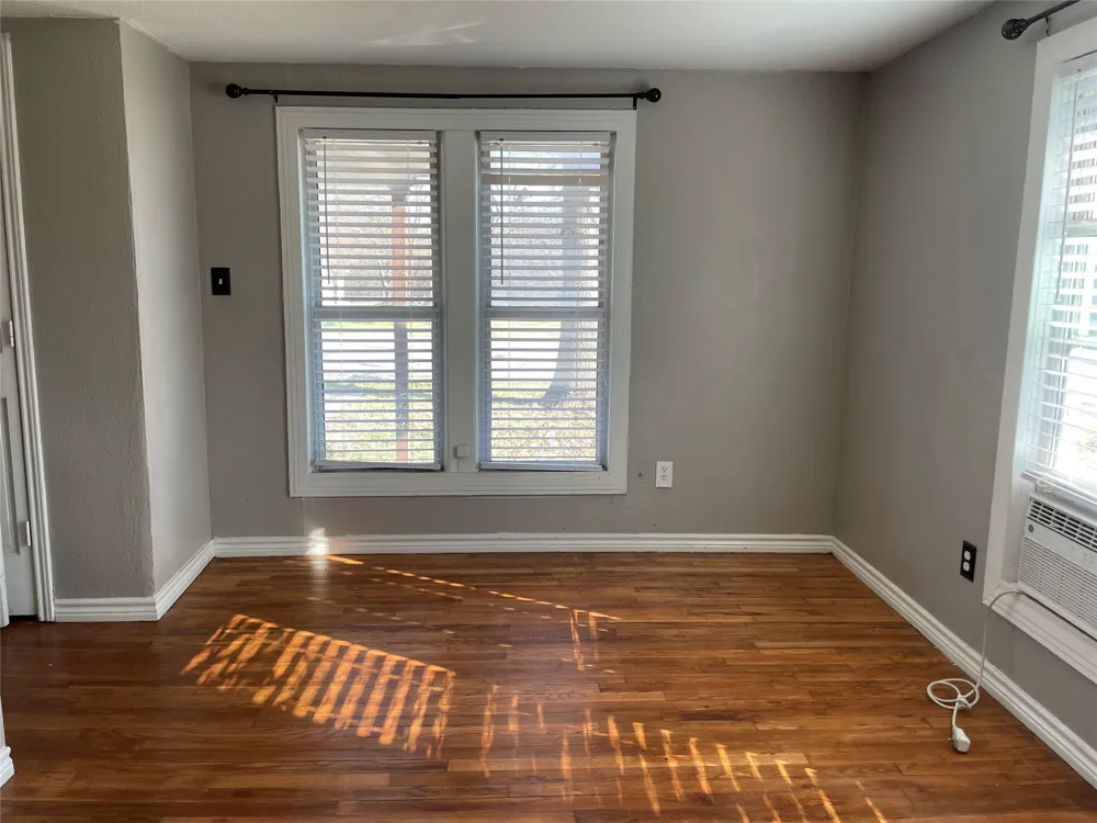 110 S Hubbard Street Alvord, TX 76225