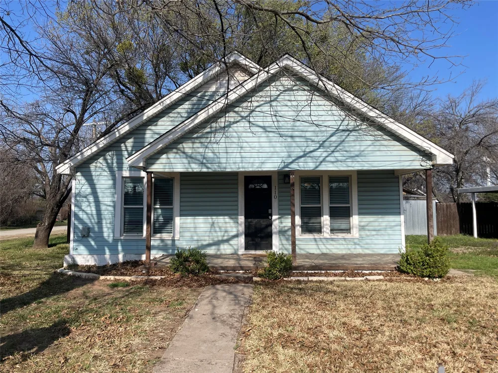 110 S Hubbard Street Alvord, TX 76225