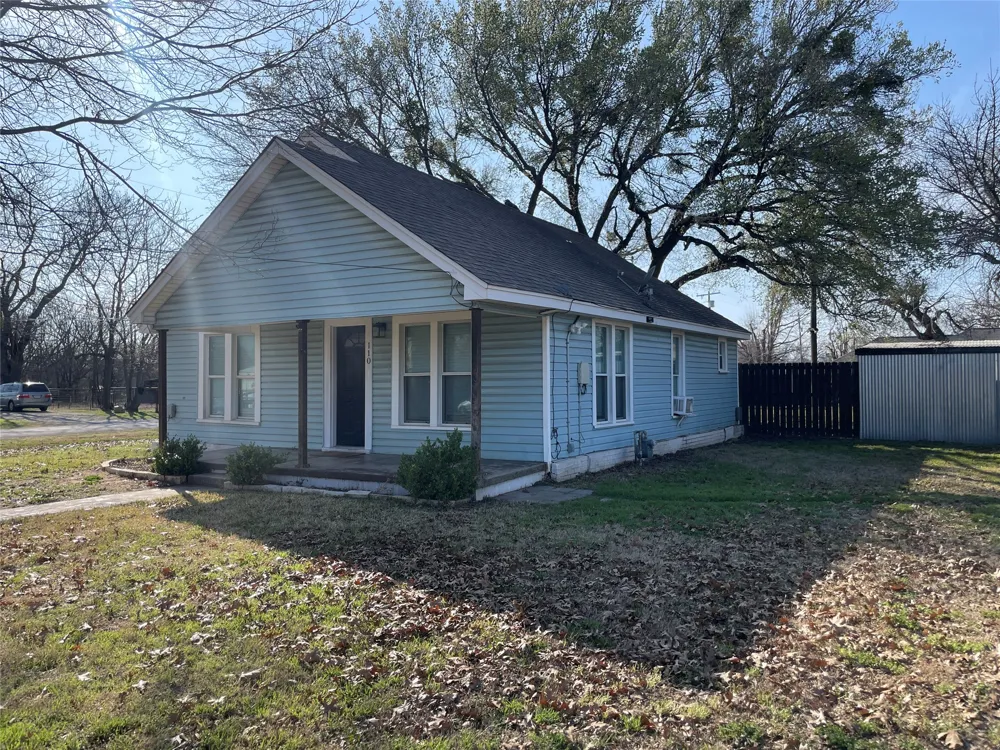 110 S Hubbard Street Alvord, TX 76225
