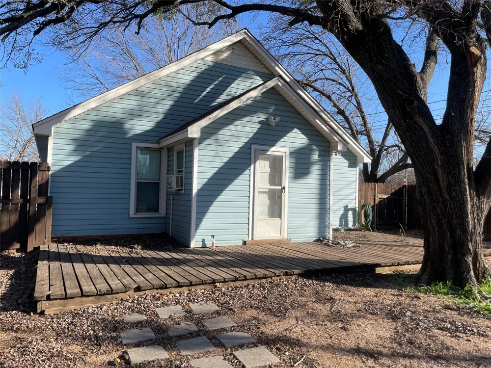 110 S Hubbard Street Alvord, TX 76225