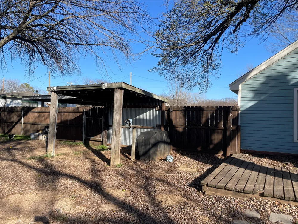 110 S Hubbard Street Alvord, TX 76225