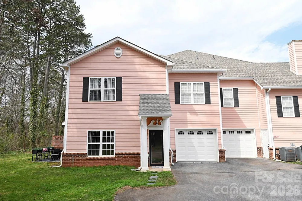 1360 21st Avenue NE Hickory, NC 28601