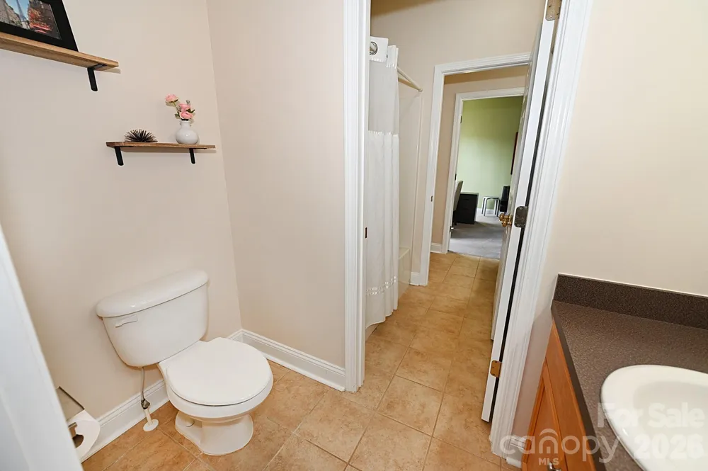 1360 21st Avenue NE Hickory, NC 28601