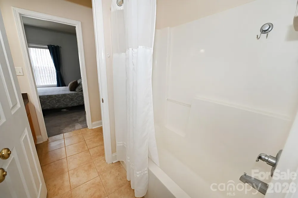 1360 21st Avenue NE Hickory, NC 28601