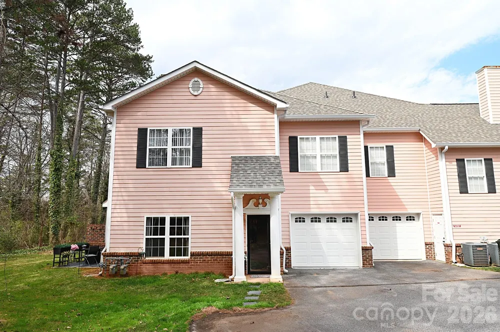 1360 21st Avenue NE Hickory, NC 28601