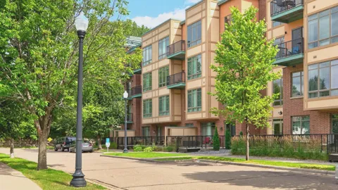 1070 Grandview Court NE #304