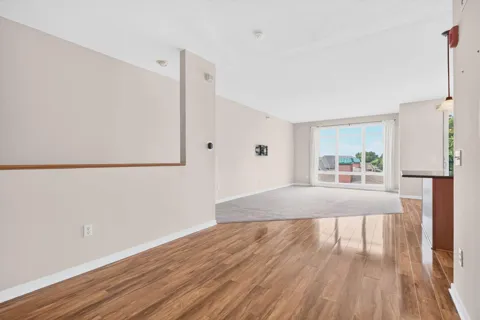 1070 Grandview Court NE #304
