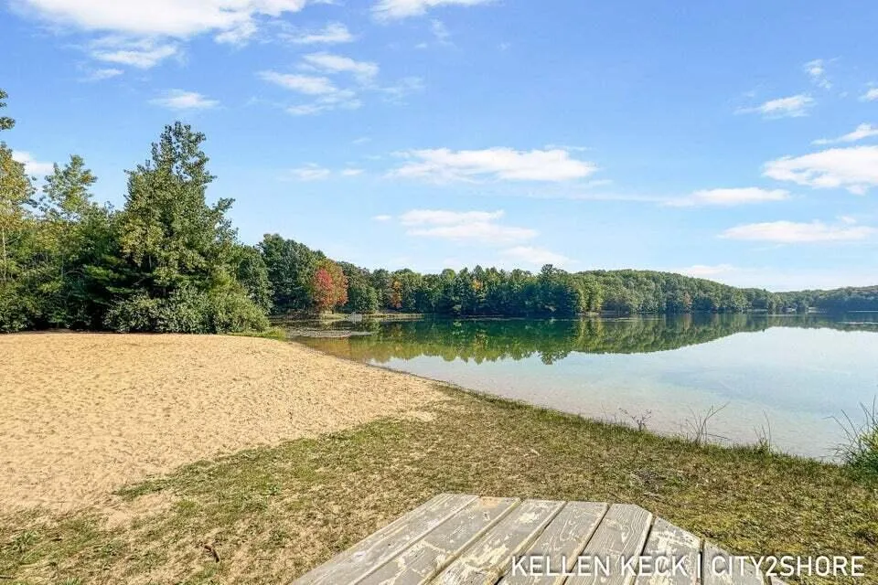 11280 Apache Wells Court Canadian Lakes, MI 49346