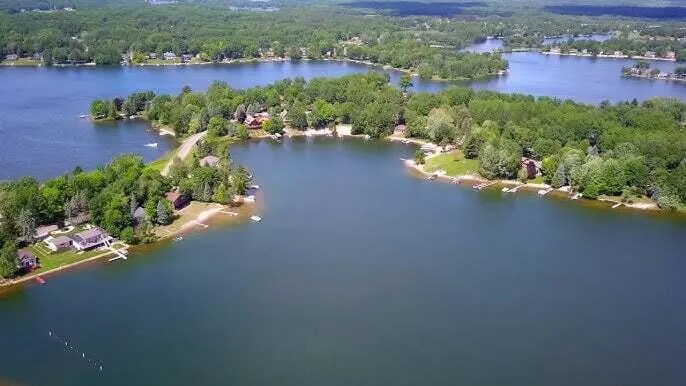 11270 Apache Wells Court Canadian Lakes, MI 49346