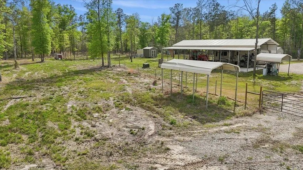 1793 County Road 3132 Buna, TX 77612