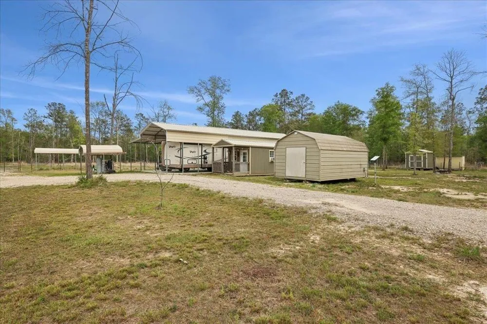 1793 County Road 3132 Buna, TX 77612