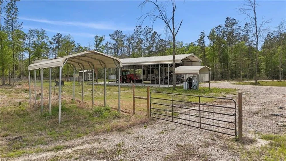 1793 County Road 3132 Buna, TX 77612
