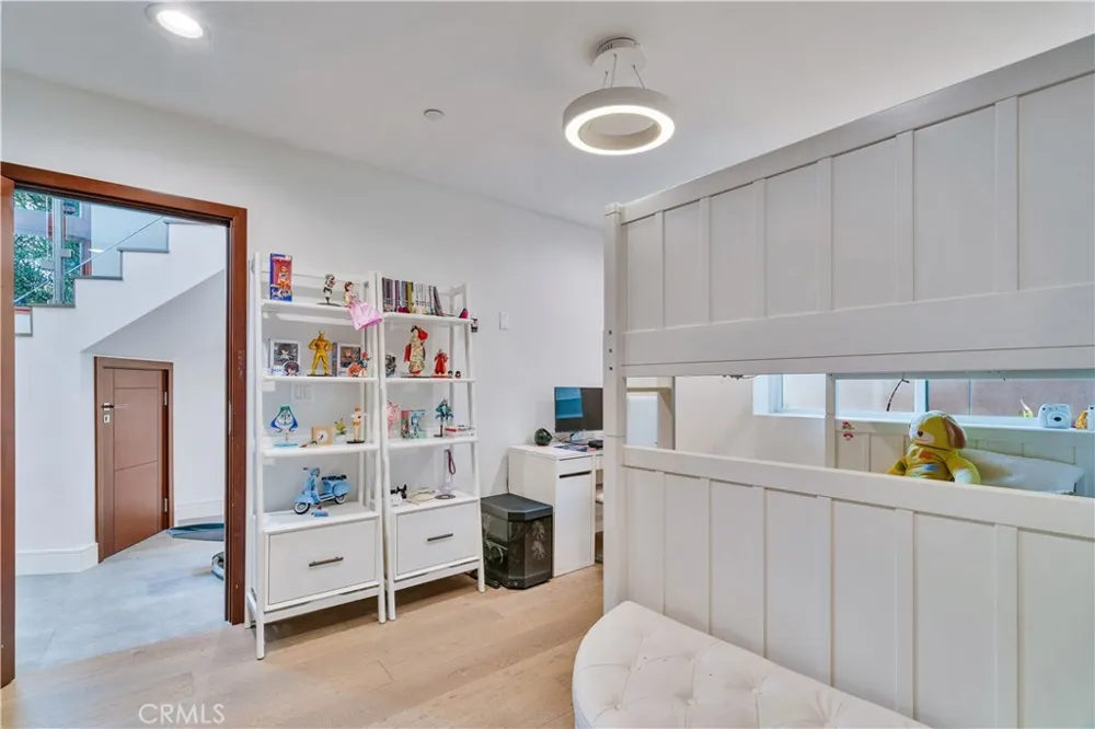 719 1st Place Hermosa Beach, CA 90254