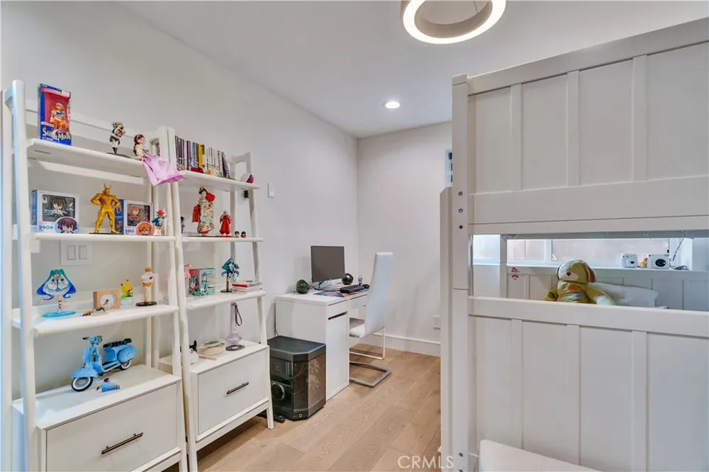 719 1st Place Hermosa Beach, CA 90254
