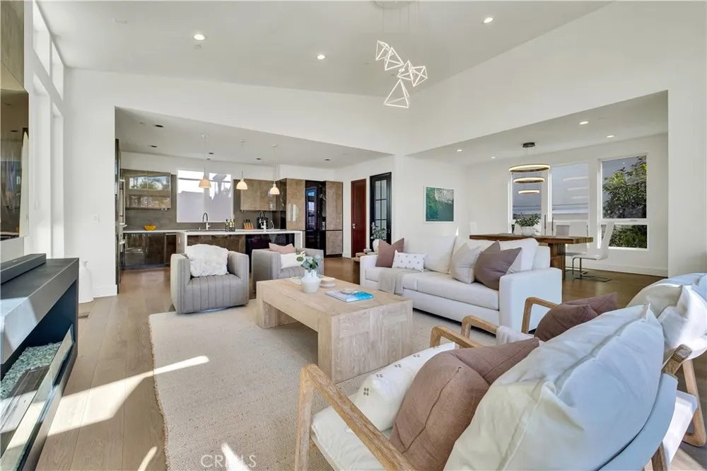 719 1st Place Hermosa Beach, CA 90254