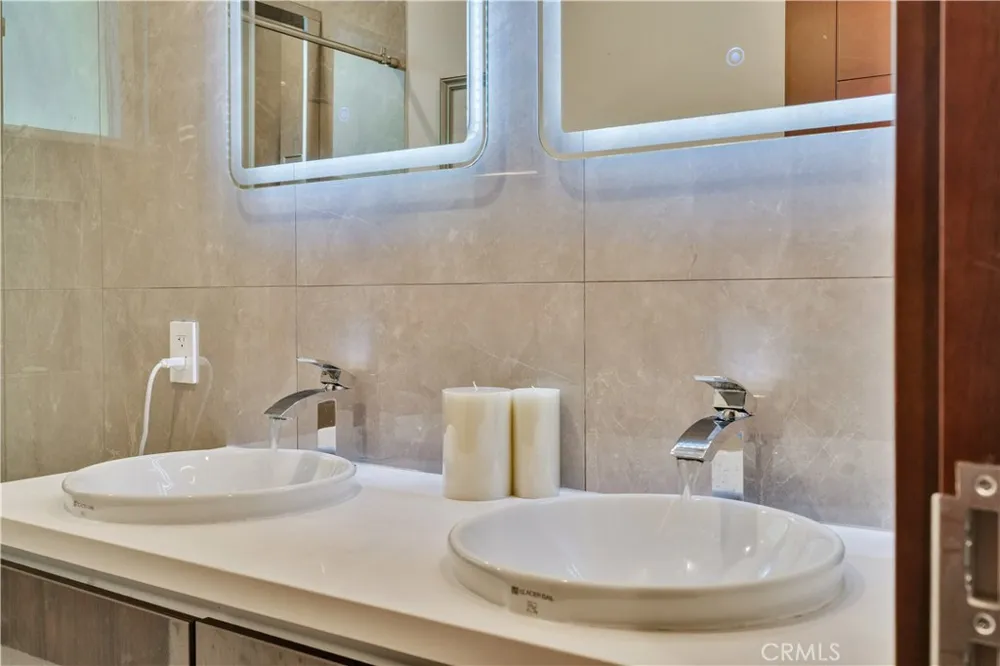 719 1st Place Hermosa Beach, CA 90254