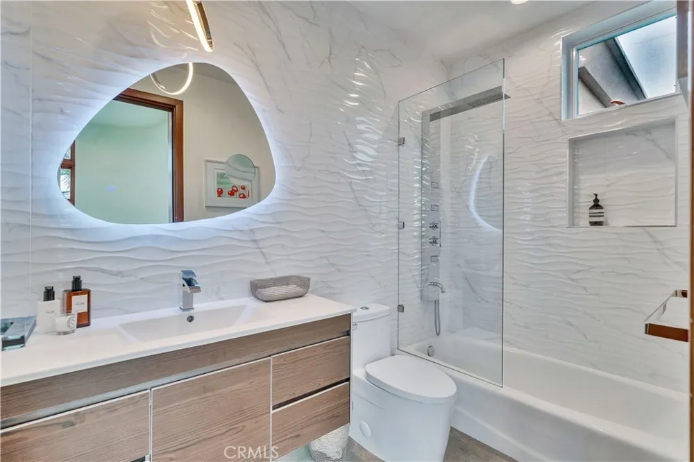 719 1st Place Hermosa Beach, CA 90254