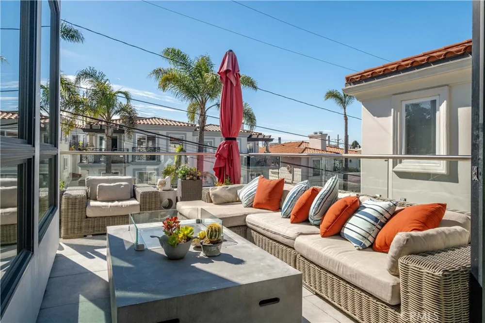 719 1st Place Hermosa Beach, CA 90254
