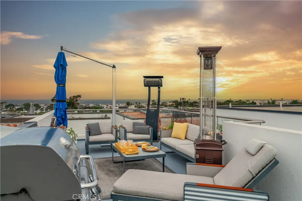 719 1st Place Hermosa Beach, CA 90254