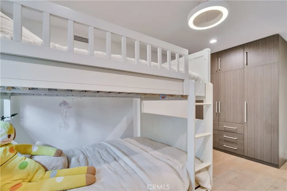 719 1st Place Hermosa Beach, CA 90254