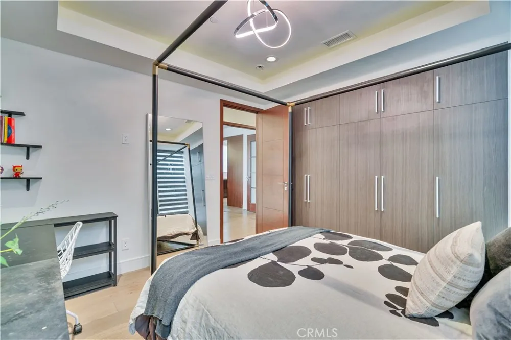 719 1st Place Hermosa Beach, CA 90254