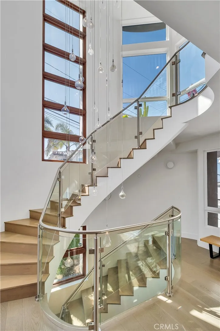 719 1st Place Hermosa Beach, CA 90254