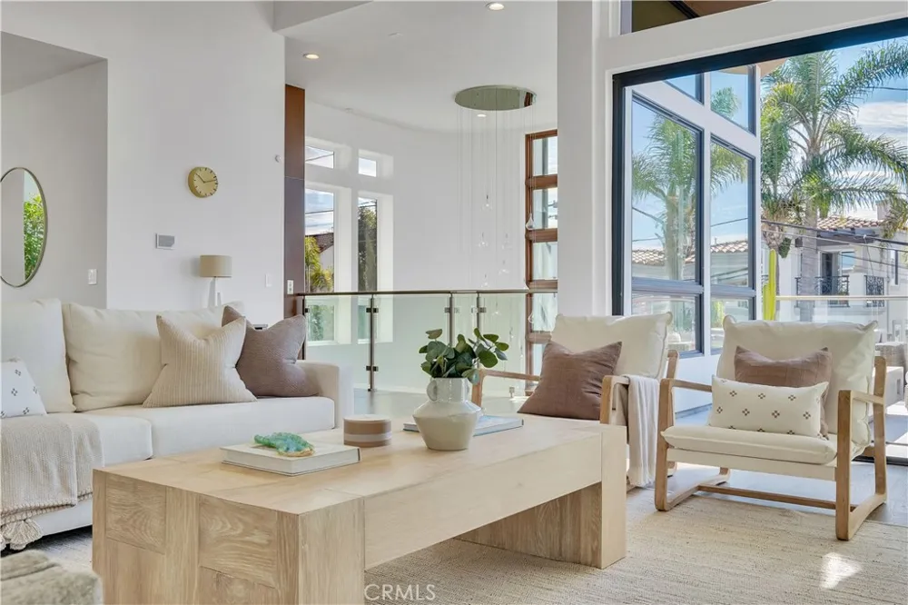719 1st Place Hermosa Beach, CA 90254